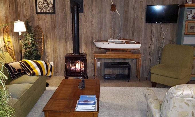 Thompsonville Casa | Peaceful Cabin in Thompsonville - Minutes from Crystal Mountain. Sleeps 6