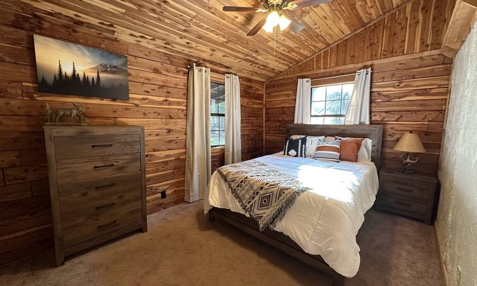 Pleasant Grove Cabina | Peaceful Cabin Retreat near Mountain View, AR