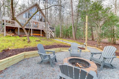 Epworth Casa | Peaceful Cabin with Hot Tub 11 Mi to Blue Ridge!