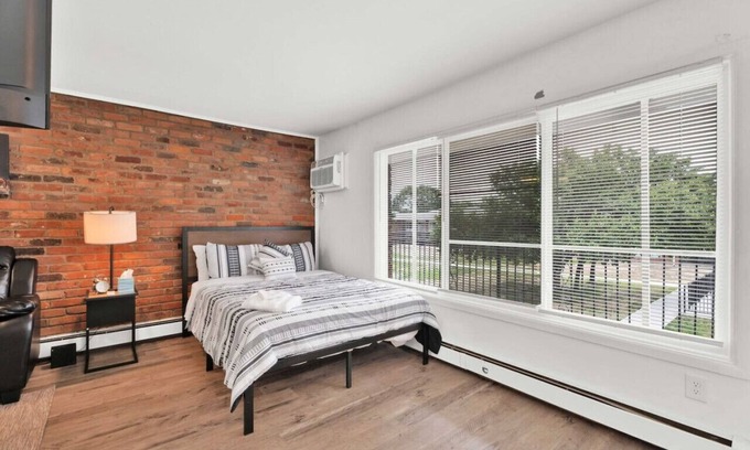 Sterling Heights Apartamento | Peaceful & Central Abode ~ WiFi ~ Pet Friendly!