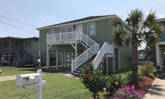 North Myrtle Beach Casa | Cherry Grove Canal Principal Renta (No hay alquileres de Estudiantes) cómodo y limpio