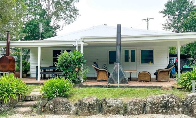 Middle Pocket Cabaña | Peaceful Cottage, 10mins to Beach, Private Pool - Farm Stay