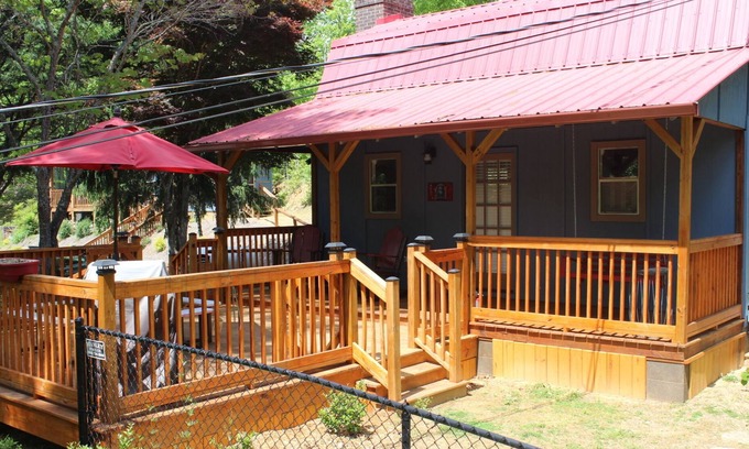 Gatlinburg - Pigeon Forge Cabaña | Cabaña tranquila / Se aceptan mascotas / Habitación tipo loft / Deck & Grill