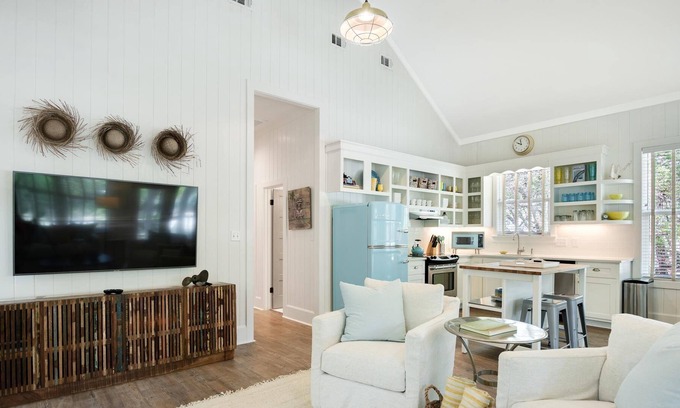 Grayton Beach Cabaña | Goodnight Moon: Casa de Grayton Beach recientemente renovada - ¡Se incluyen 2 bicicletas!