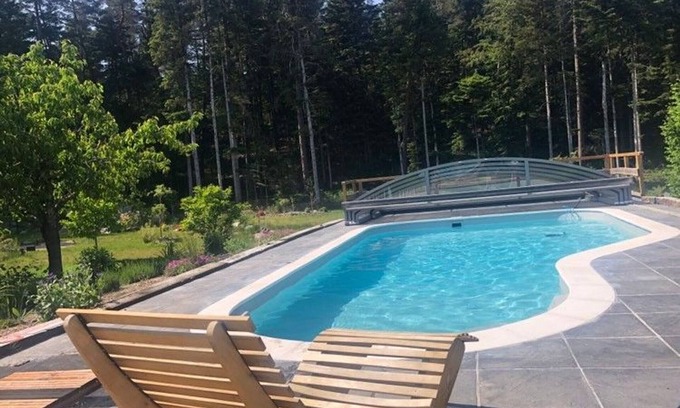 Saint-Remy Cabaña | Acogedor casa con piscina, terraza y Wifi en bosque para 4 pers