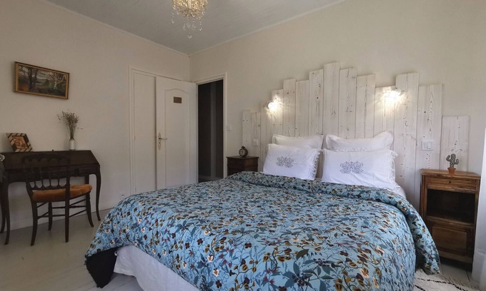 Sembadel Cama Y Desayuno | Casa rural tranquila con terraza y se admiten mascotas