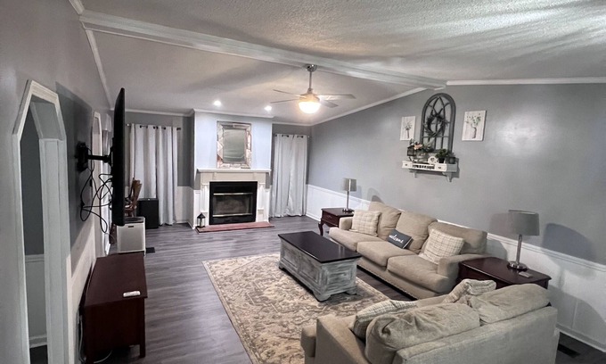 Townville Casa | Peaceful country living by the lake