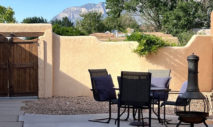 Northeast Heights Casa | Peaceful Courtyard Haven in Albuquerque's NE Heights, with Garage