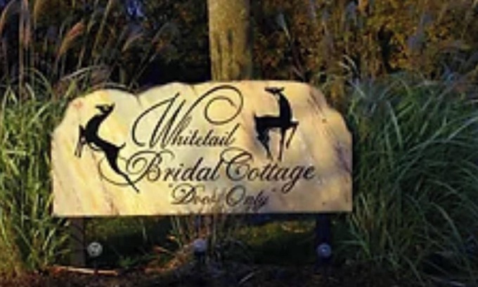 Pilot Grove Cabaña | Peaceful Cozy Cottage in Southern Iowa