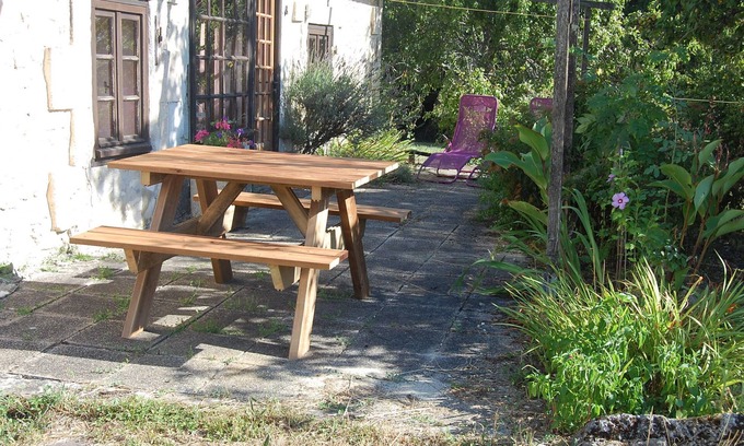 Champagne-Mouton Cabaña | Peaceful Detached Cottage Studio French Countryside Private Garden Nature Lovers