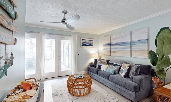 Open Sands Casa | Peaceful dog-friendly beach retreat with lovely patio - walk to beach & shops