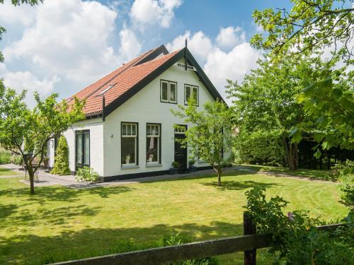 Schoorl Casa | Peaceful Dune Retreat with Garden