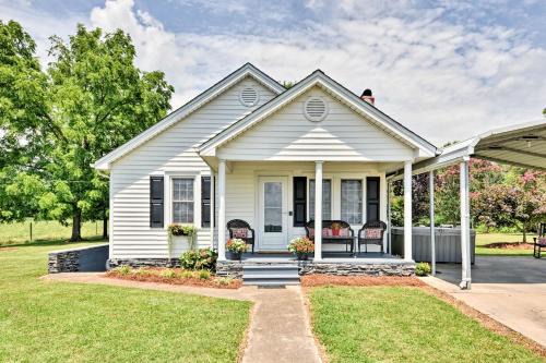 Elkin Casa | Peaceful Elkin Vacation Rental about 17 Mi to Mt Airy!