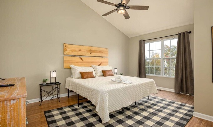 Sevierville Condominio | Peaceful Escape: 2BR Retreat w/ Private Hot Tub!