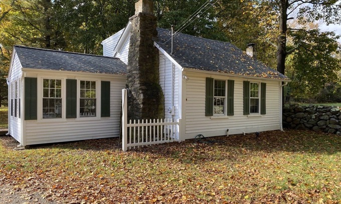 East Greenwich Cabaña | Peaceful Escape - Cozy Cottage at Honey Rock Farm