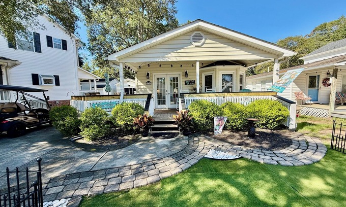 Myrtle Beach Casa | Peaceful, exceptionally well-kept 2-bedroom, X15, in Ocean Lakes with golf cart!