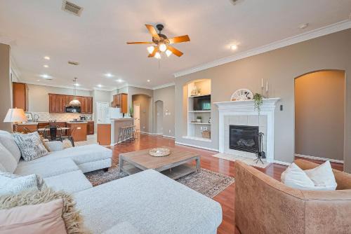 Conroe Casa | Peaceful Exec Home w Office Near Everything