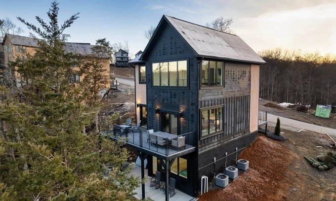 Sevierville Cabina | Peaceful Getaway | Luxe Cabin w Private Pool!
