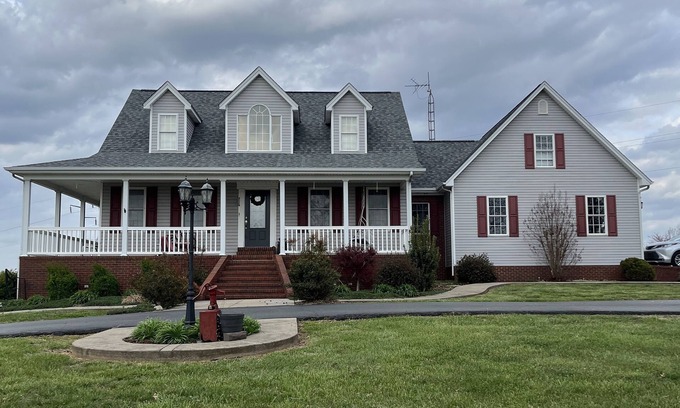 Blackford Apartamento | Peaceful farmhouse basement apartment
