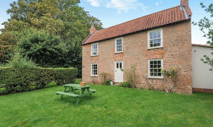 Grimsby Cabaña | Peaceful Farmhouse - UK44787