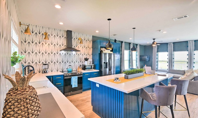 Pointe San Luis Casa | Peaceful Galveston Getaway w/ Deck: Walk to Beach