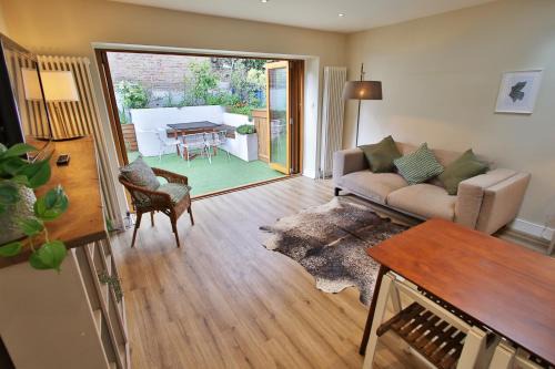 Bow West Apartamento | Peaceful Garden Apartment on Roman Road