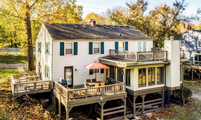 Indianapolis Casa | Peaceful Getaway Scenic Park & River Views in the heart of Broad Ripple Village!
