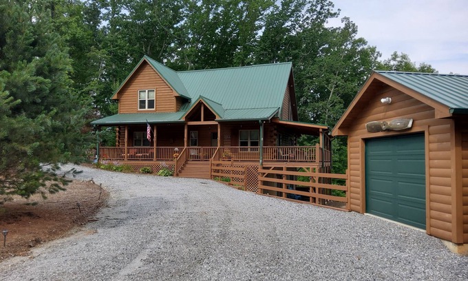 Vein Mountain Cabina | Peaceful getaway with stunning views in gated Community - EV Friendly