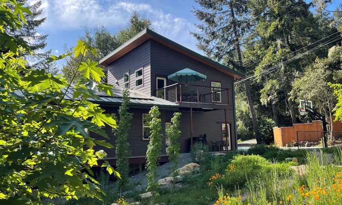 Hiouchi Apartamento | Peaceful Guesthouse on the Smith River