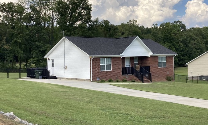 Dickson Casa | Peaceful home on an acre - close to town!