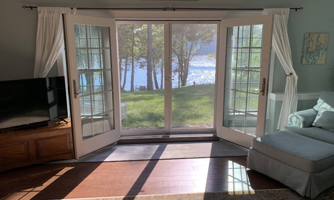West Boothbay Harbor Casa | Pacífica Lake Waterfront con Swim Dock y kayaks! ¡Cocina llena! Calor y aire!