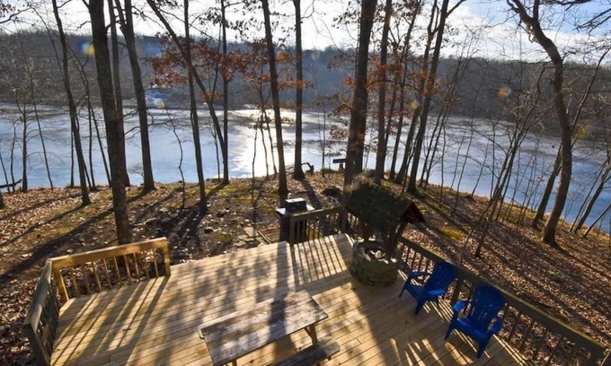 East Stroudsburg Villa | Peaceful Lakefront Retreat! Family & Dog Friendly w/ Private Hot Tub!