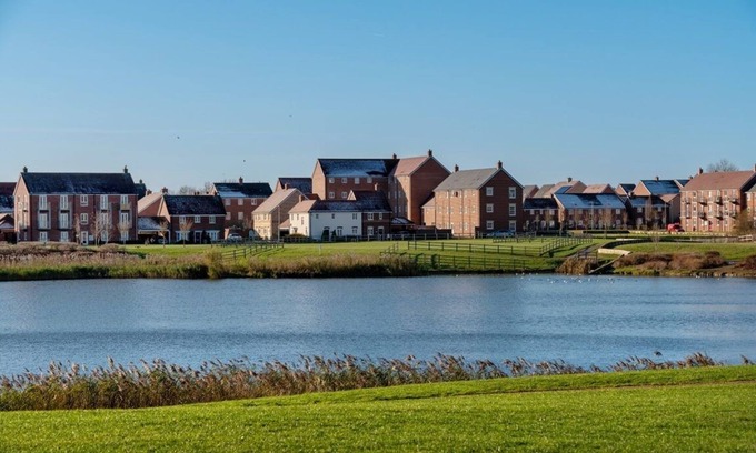Stoke Hammond Apartamento | Peaceful lakeside apartment