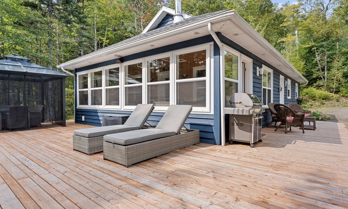 Onslow Cabaña | Peaceful Lakeside Retreat w/ Starlink