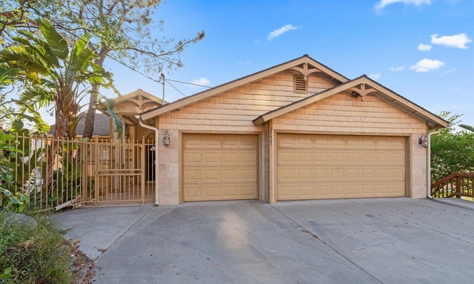 Friant Casa | Peaceful Lakeside Retreat on Millerton Lake ~ SPA ~ Gameroom ~ 3 Bedroom