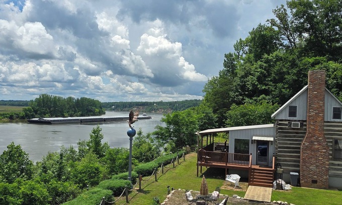 Morris Chapel Cabina | Peaceful log cabin overlooking Tennessee River!