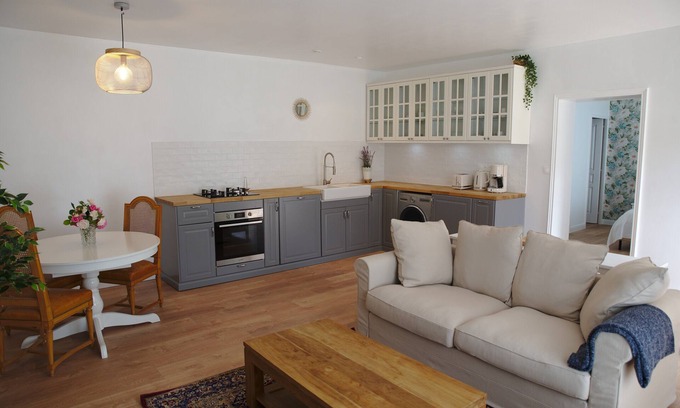 Arcay Casa | Peaceful Loire Valley Fig Tree Cottage