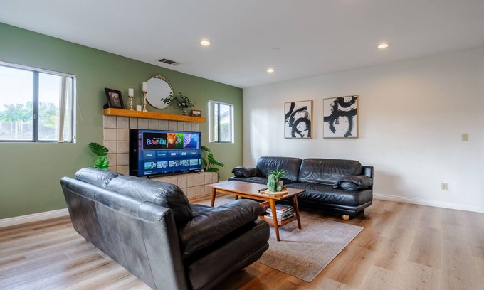 Monrovia Casa | Peaceful Monrovia 4 Bed 3 Ba Home with Pool! - Close to Shopping and Freeways