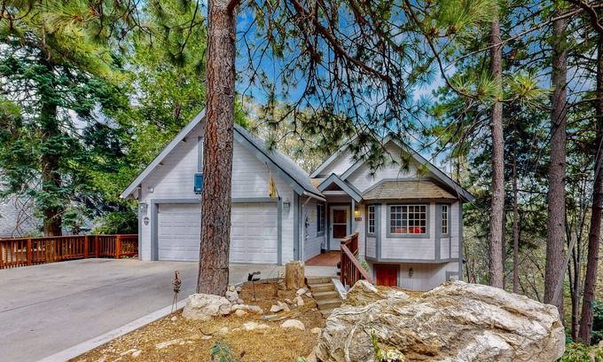 Blue Jay Casa | Peaceful Mountain Escape with Wifi, Deck, Ping Pong-Dogs ok