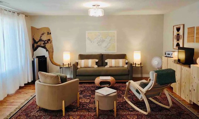 Brentwood-Darlington Casa | Peaceful, newly renovated home away from home