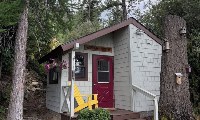 Sandpoint Cabaña | Peaceful newly renovated 1 bdrm cottage near owner occupied deep water lake home