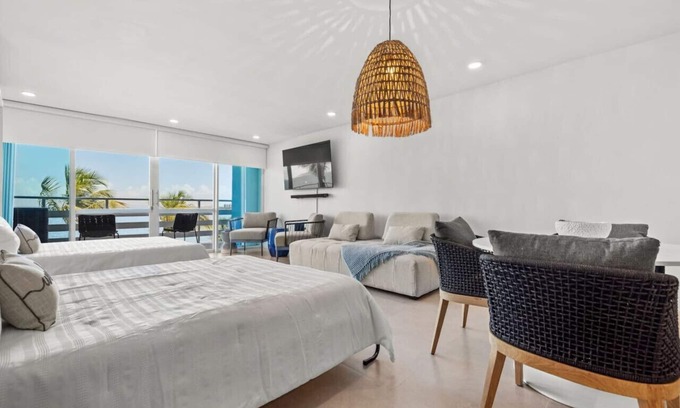 Las Croabas Apartamento | Peaceful Oceanfront Apt with Pool at Marina Lanais