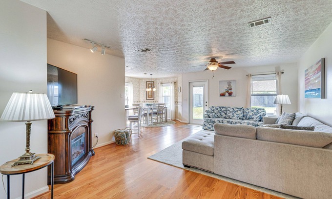 Panama City Casa | Peaceful Panama City Home w/ Fenced Backyard!