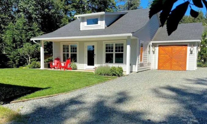 Courtenay Casa | Peaceful Parkside Cottage