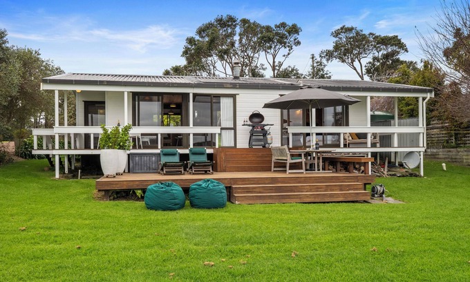 Surfdale Cabaña | Tranquilo Picnic Bay - Surfdale Holiday Home