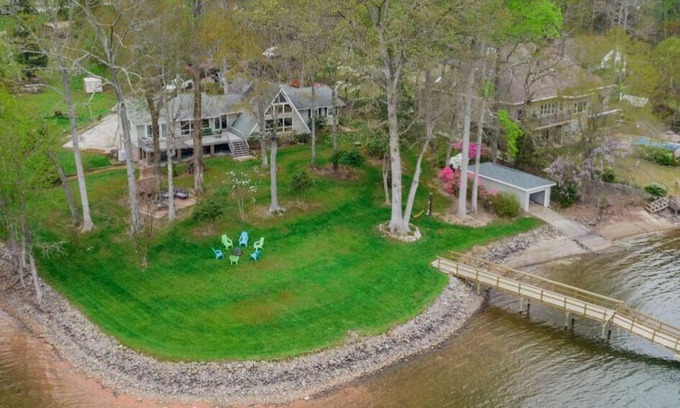Terrell Casa | Peaceful Point Lodge by SoCharm | 180º Views of Lake Norman!