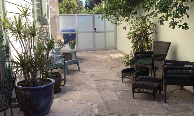 Venice Cabaña | Peaceful, Private Cottage in Venice Beach