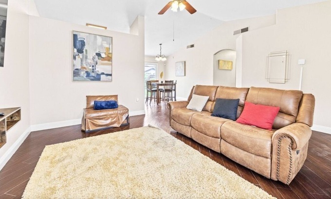 Pumpkin Center Casa | Peaceful Private Getaway Near Historic Downtown!