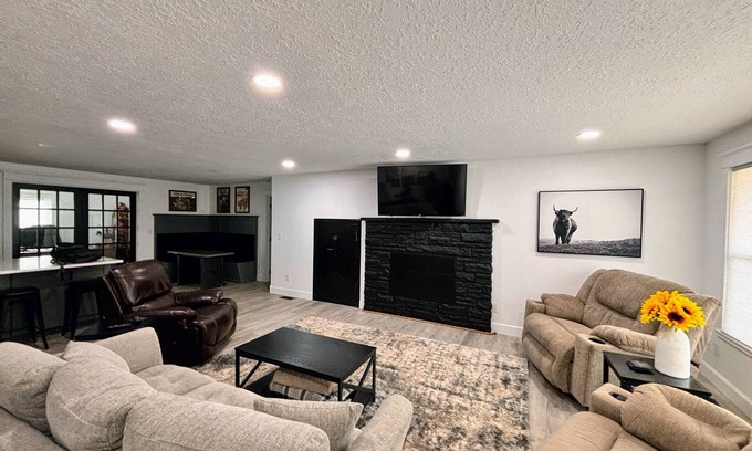Terrebonne Casa | Peaceful Ranch Stay – Horse Stalls, Sunset Views & Country Comfort