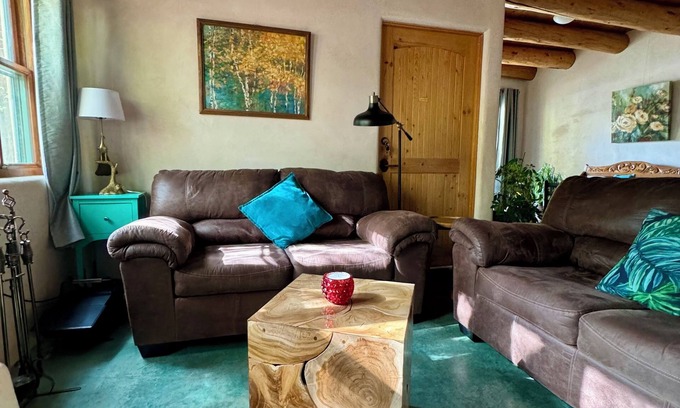 Taos Casa | Peaceful/Relaxing. Walking distance to the Taos Plaza, side-walks all the way.